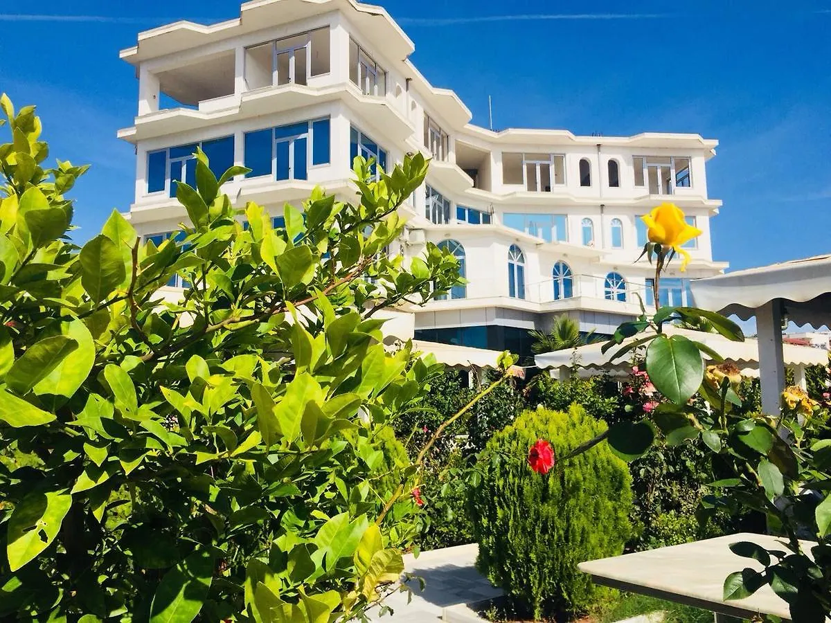 Hotel Fari Golem